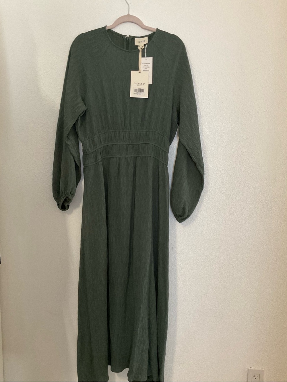 Relaxed Olive Green Long-Sleeve Midi Dress by Veiled